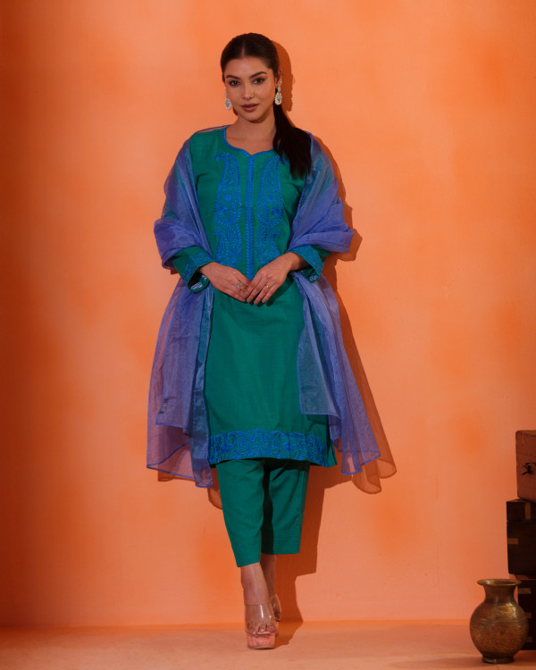 Noir womenswear
